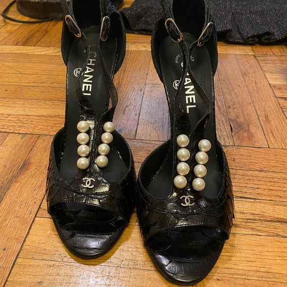 CHANEL pearl open toed pumps